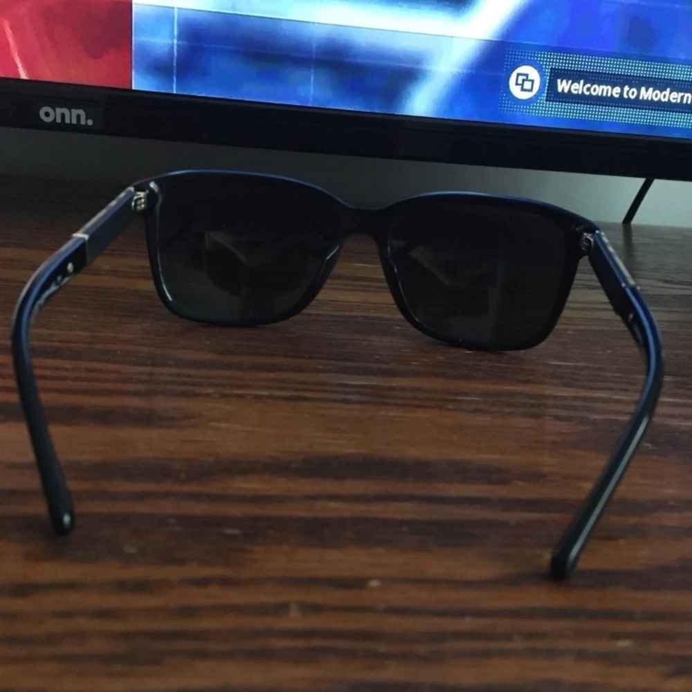 Men’s Burberry Sunglasses - Picture 8 of 9